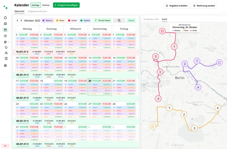 Außendienst-Plattform im Web, Kalender eines Monats mit den Aufträgen je Team, rechts eine Karte von Berlin mit drei Routen eines Tages